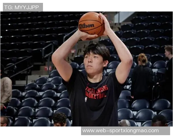 能否突破重围开拓者与热火对决前瞻杨瀚森与翻译共赏队友精彩扣篮瞬间 能否突破重围开拓者与热火对决前瞻杨瀚森与翻译共赏队友精彩扣篮瞬间